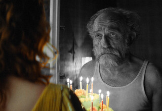 04_SieGlaubenAnEngelHerrDrowak_03c_Zieglerfilm_Bad