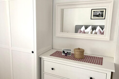 Apartment Tilli Schlafzimmer Kommode