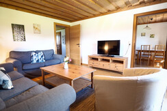 Geräumiges Wohnzimmer Geräumiges Wohnzimmer