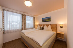 Schlafzimmer mit Boxsprigbett Schlafzimmer mit Boxsprigbett