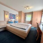 Photo of double room with shower, WC