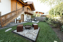 Privater umzäunter Garten mit Terrasse - App. #3 Privater umzäunter Garten mit Terrasse - App. #3