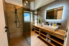 Badezimmer (2) Badezimmer (2)