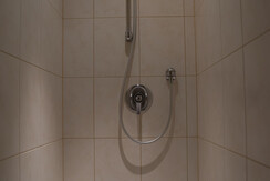 Badewanne mit Dusche