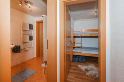 Eingang 2. Schlafzimmer und Badezimmer