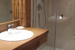 Badezimer-Dusche, WC