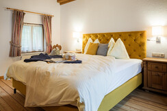 Studio_Holz_Doppelbett (2)