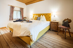 Studio_Holz_Doppelbett