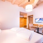 Photo of 4-bed room, bath, toilet