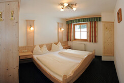 32DSC_3209_asitz_schlafzimmer-scaled