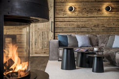 Wohnzimmer mit Kamin