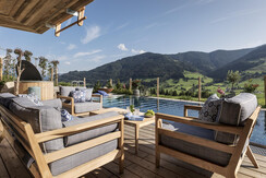 Terasse mit Infinity-Pool