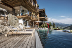 Terasse mit Infinity-Pool