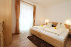 Familienwohnung-Steiner-Leogang-Schlafzimmer I