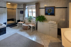 Badezimmer, Badewanne, Dusche, EschenWald Badezimmer, Badewanne, Dusche, EschenWald