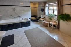 Badezimmer, Badewanne, Dusche, EschenWald Badezimmer, Badewanne, Dusche, EschenWald
