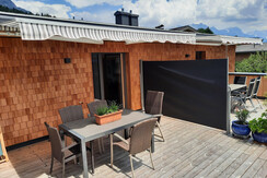 Sonnenterrasse mit Esstisch Sonnenterrasse mit Esstisch