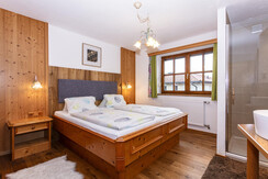 Schlafzimmer mit Dusche